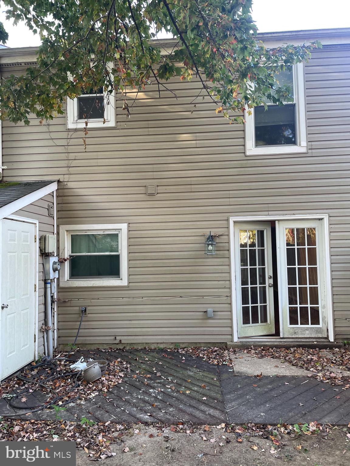 WAKEFIELD NEIGHBORHOOD - Residential Lease