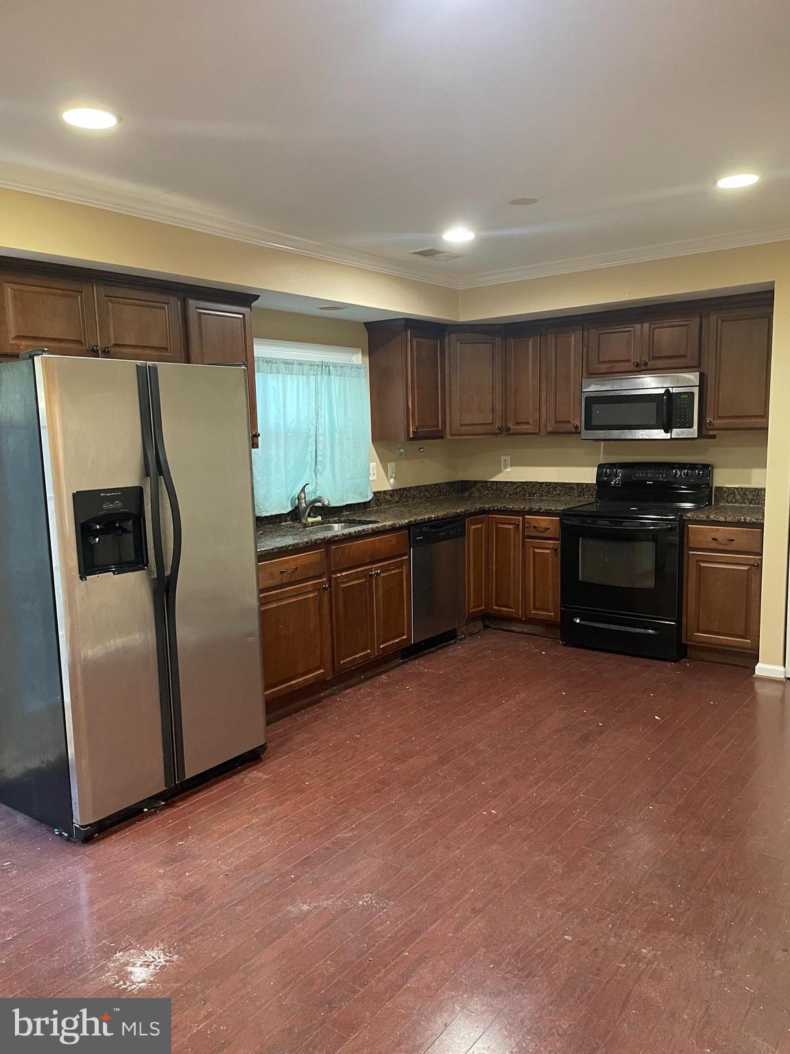 WAKEFIELD NEIGHBORHOOD - Residential Lease