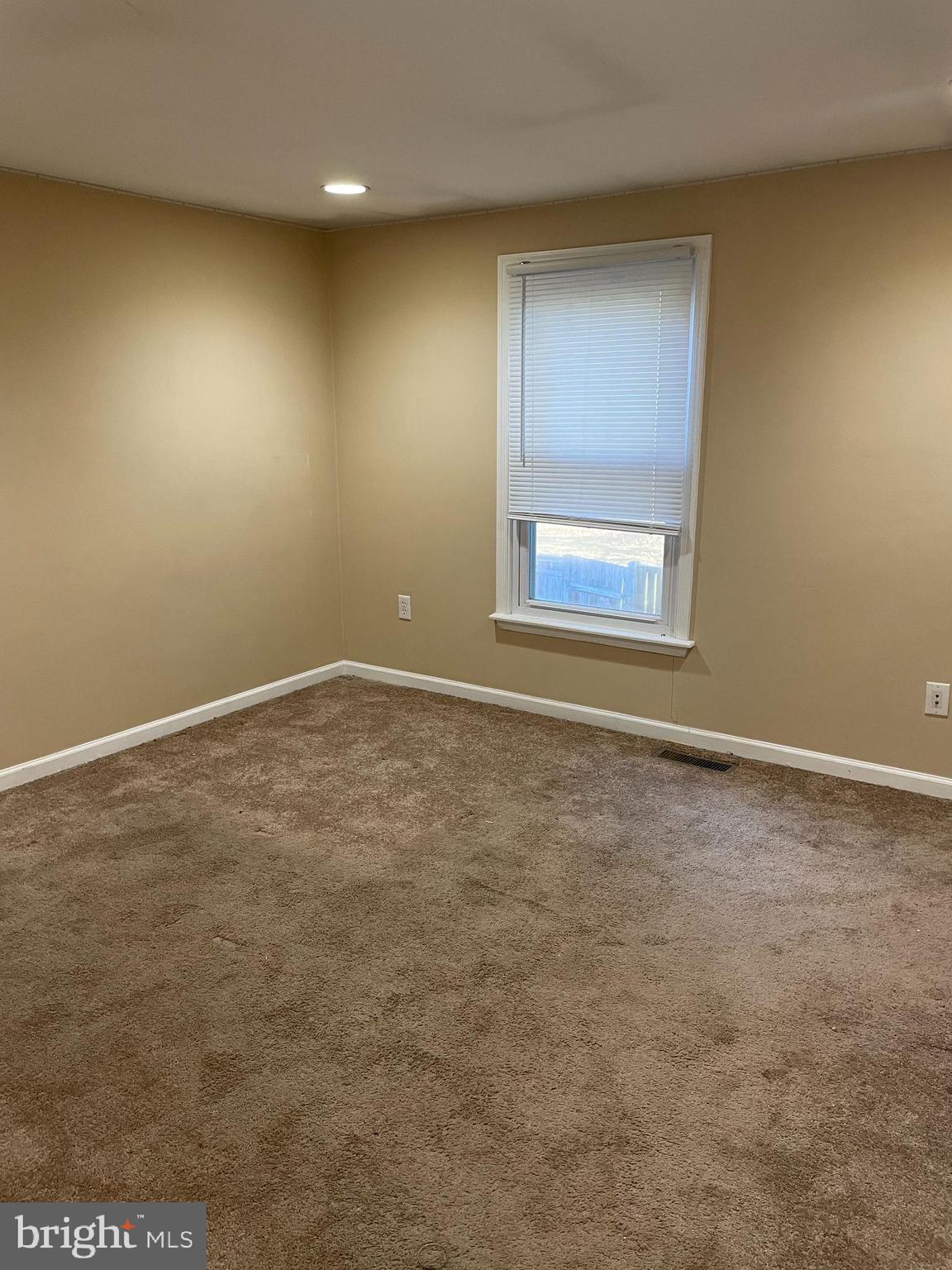 WAKEFIELD NEIGHBORHOOD - Residential Lease