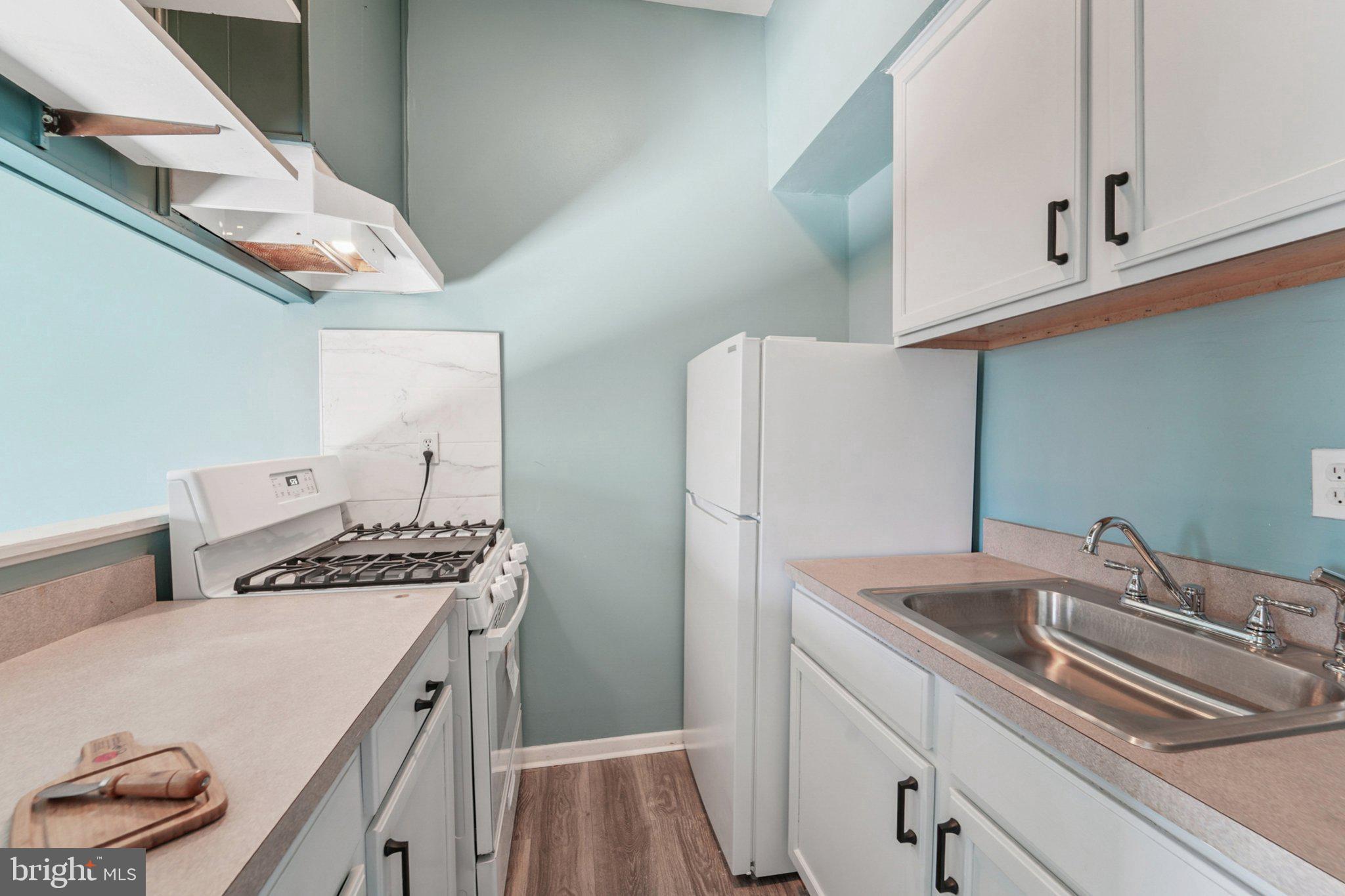 VILLAGE OF OAKLAND MILLS - Residential Lease