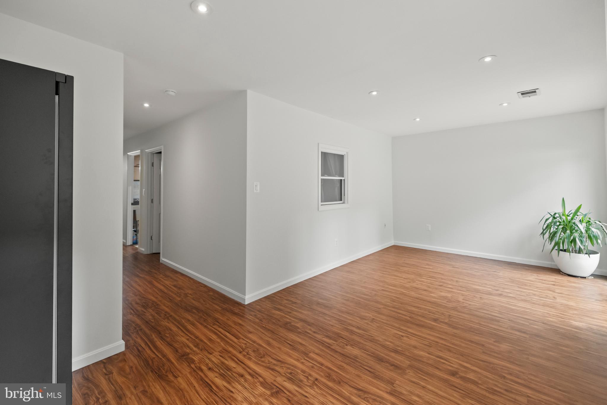 LAFAYETTE VILLAGE - Residential