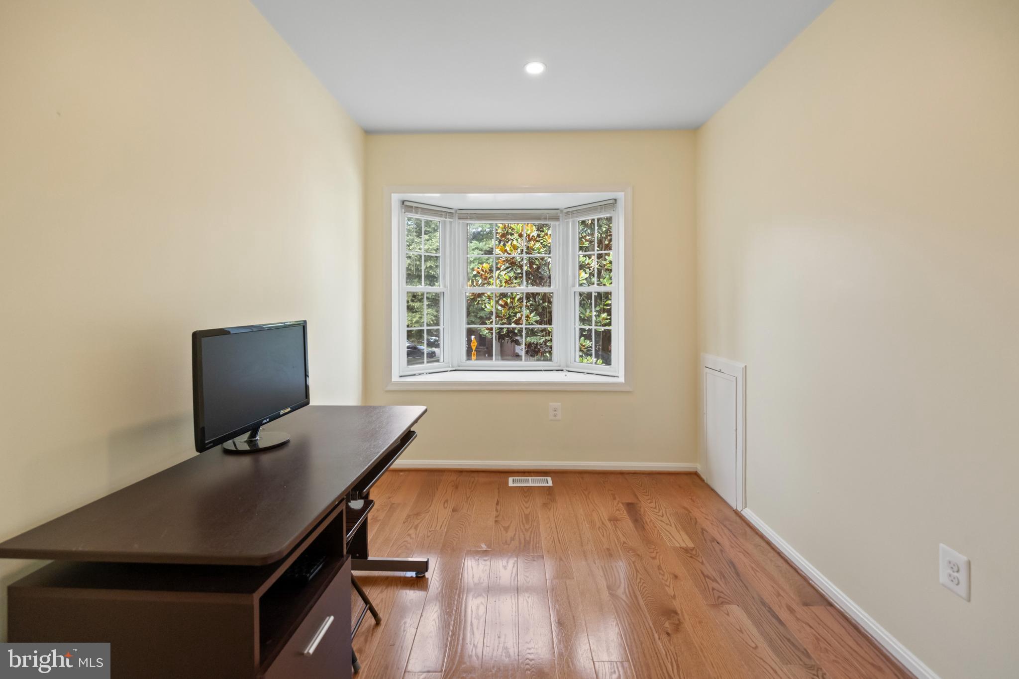 LAFAYETTE VILLAGE - Residential