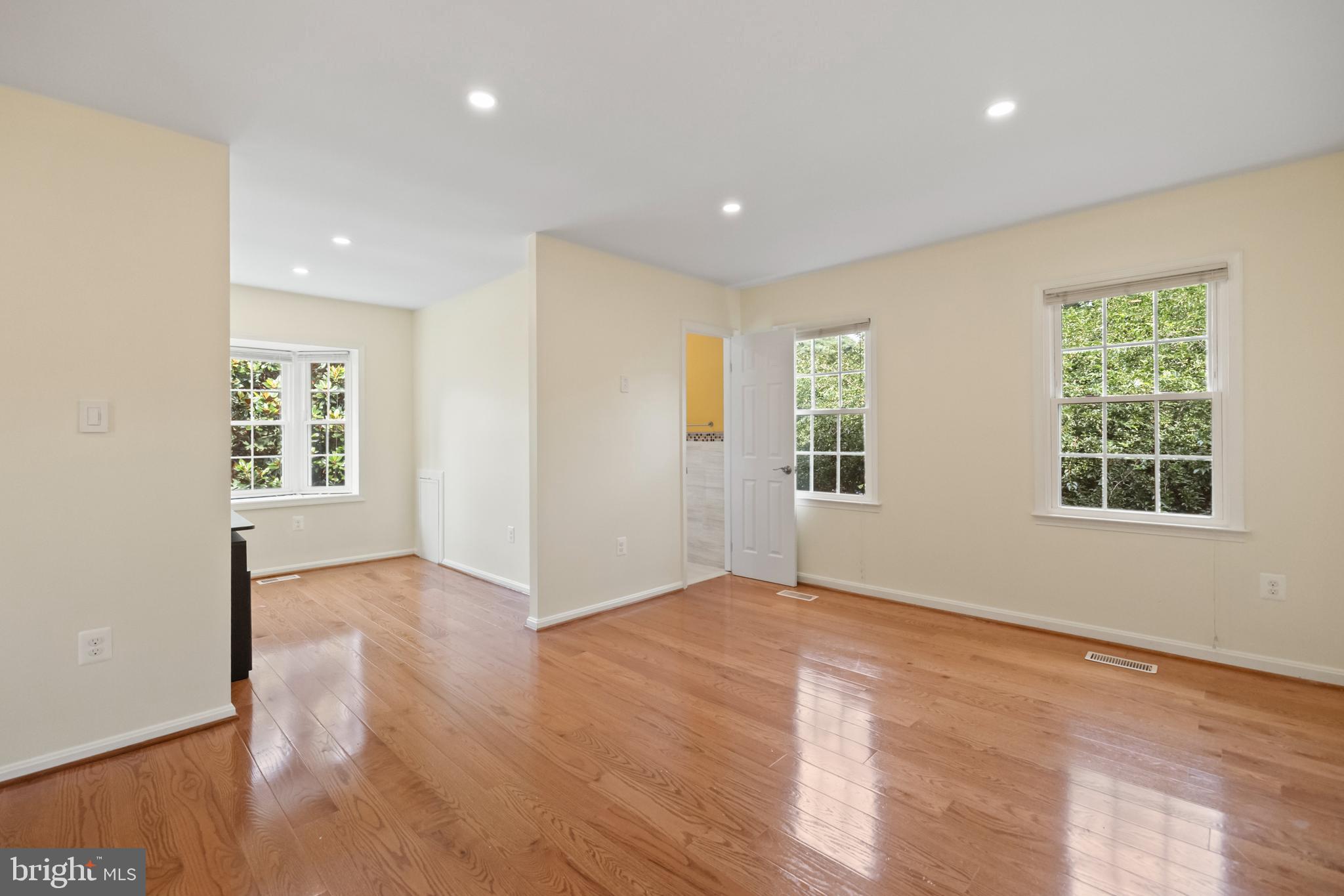 LAFAYETTE VILLAGE - Residential