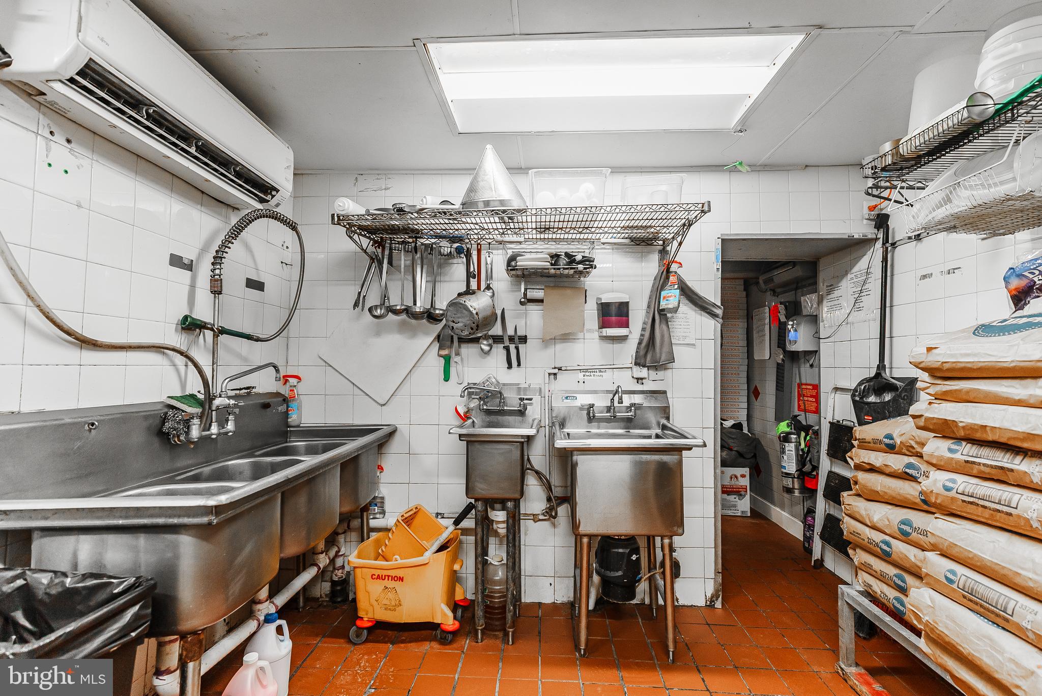 MARCONI PARK WEST - Commercial Sale