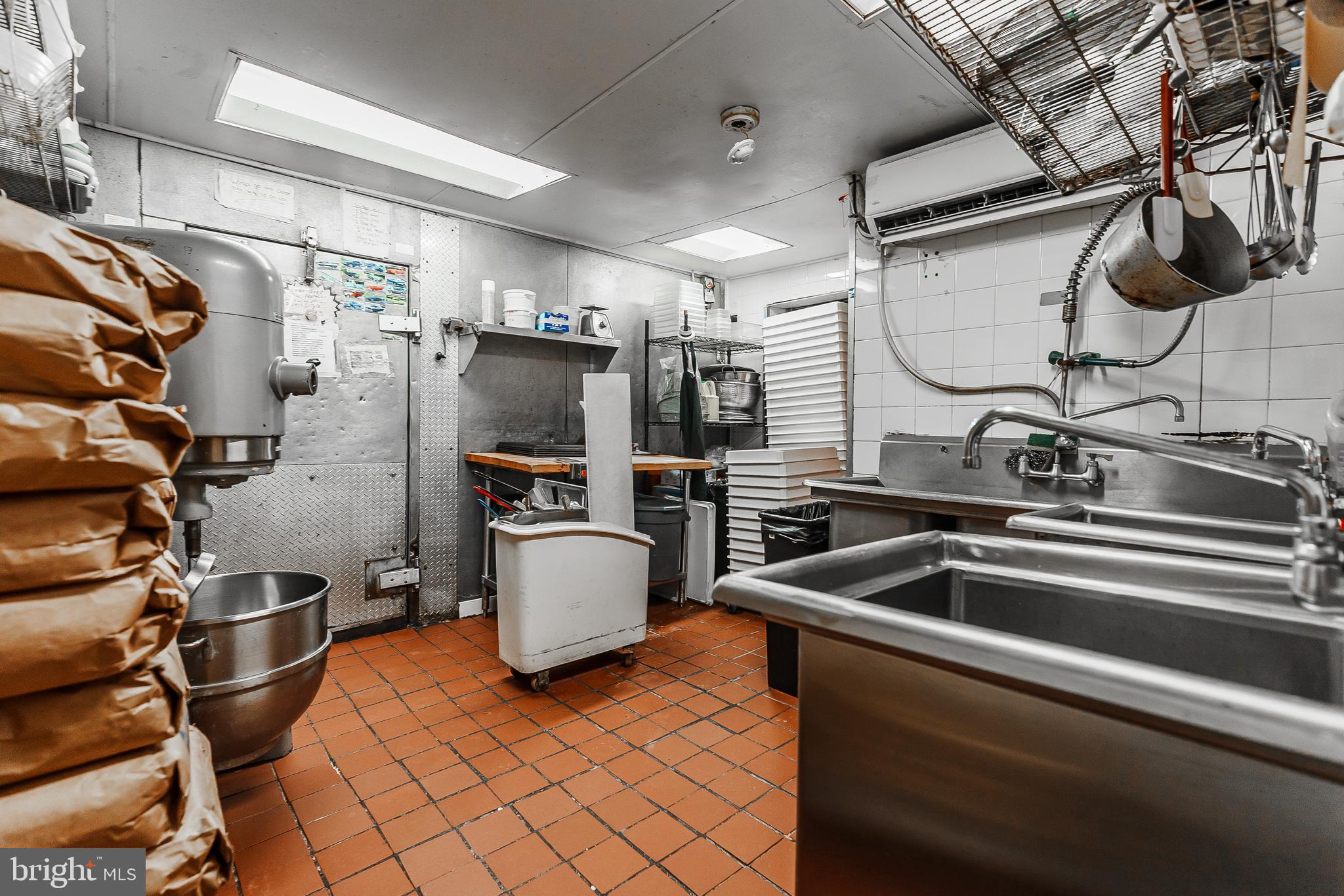 MARCONI PARK WEST - Commercial Sale