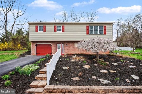 90 EAGLE LANE ETTERS PA 17319