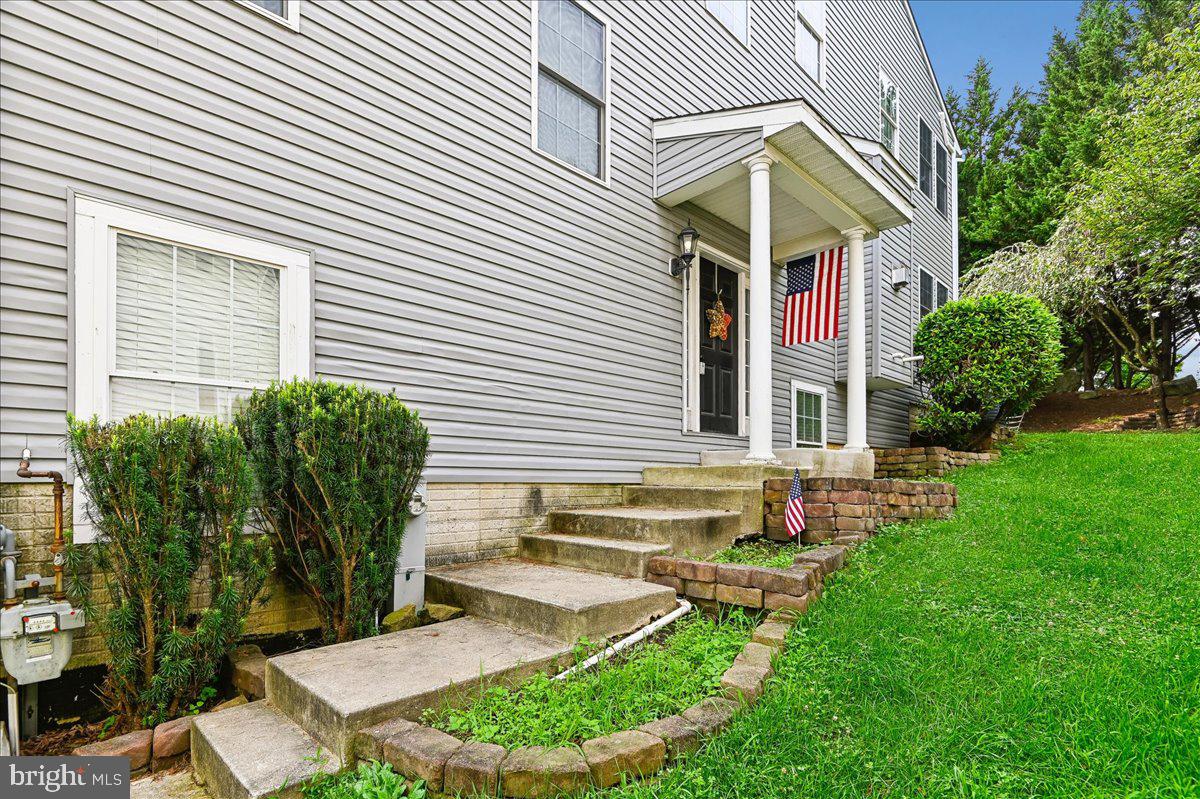 10 CARMICHAEL COURT