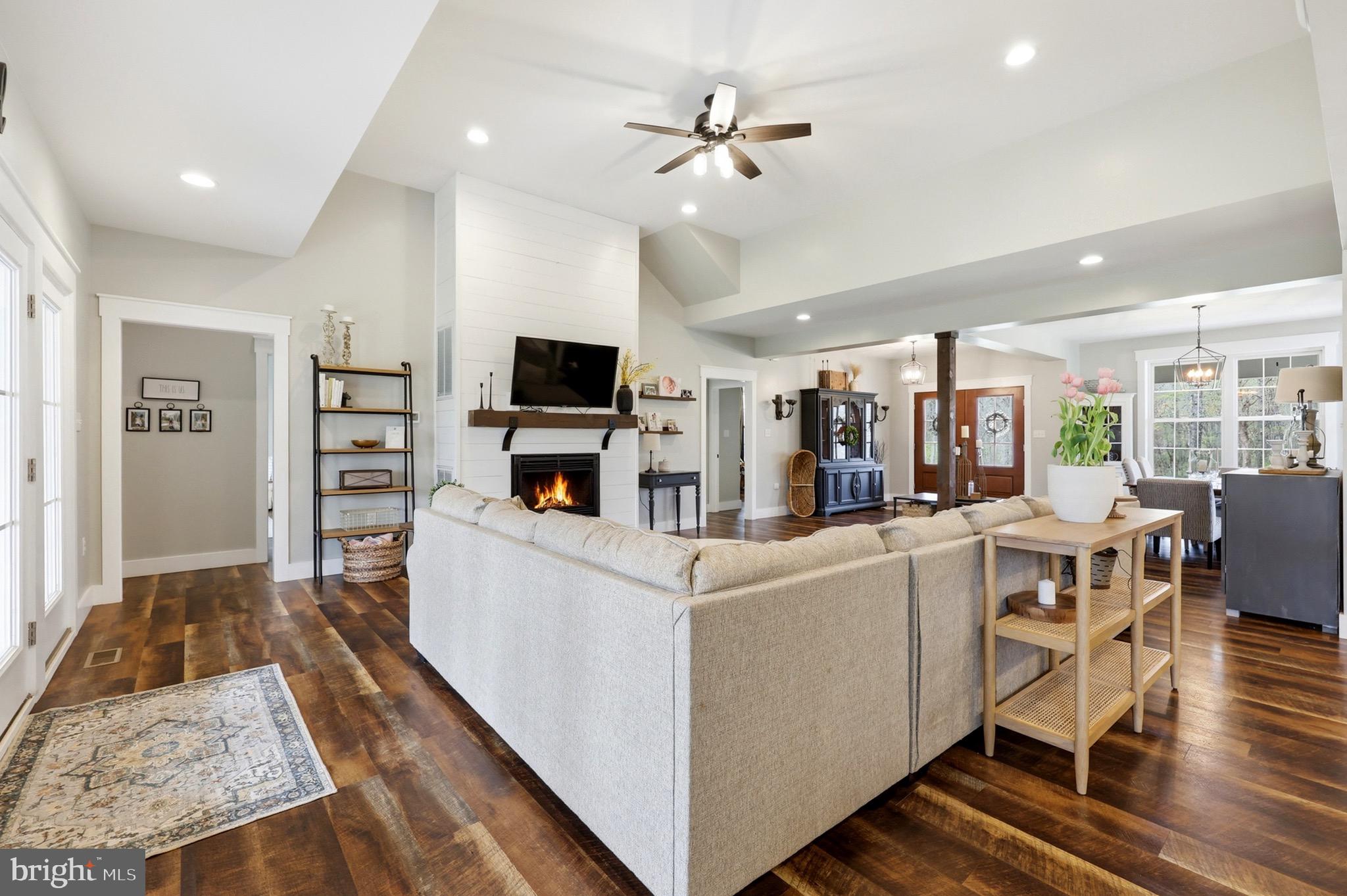 CORNERSTONE - Residential