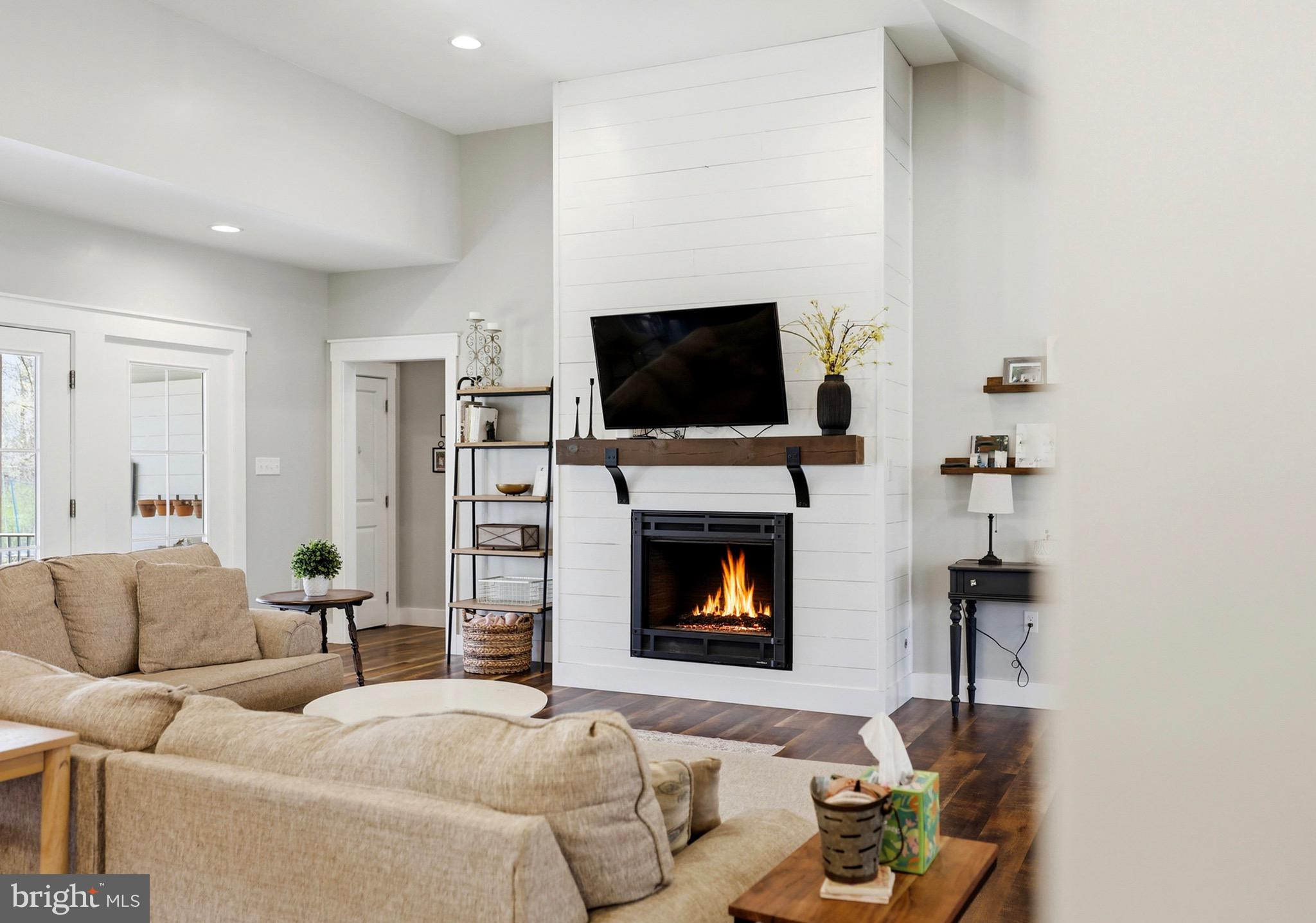 CORNERSTONE - Residential