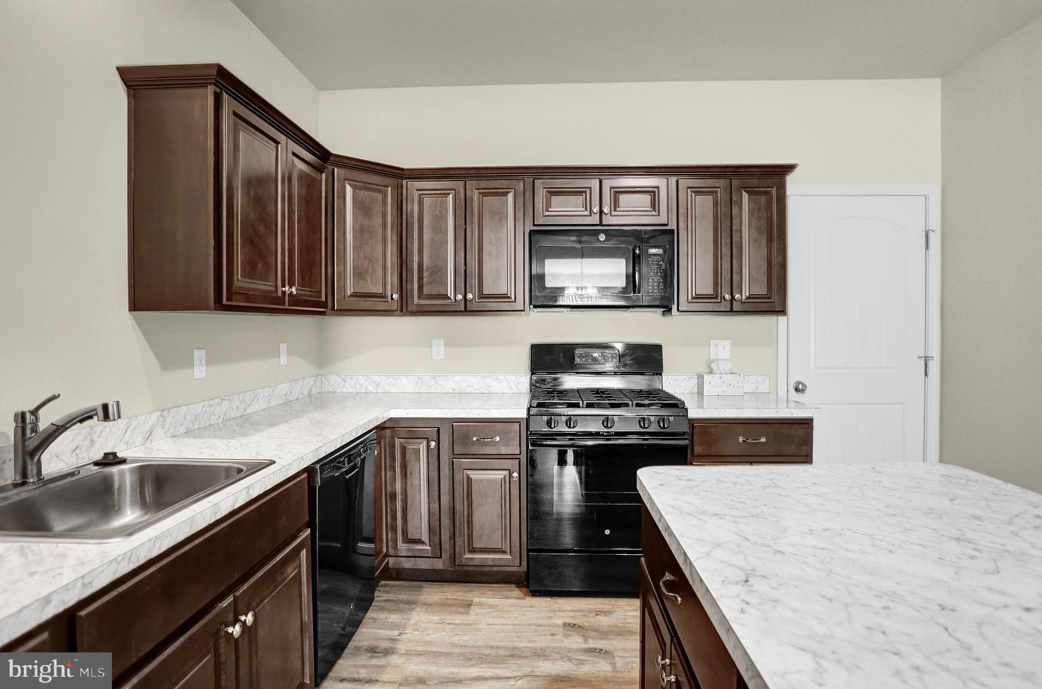 WOODS EDGE - Residential