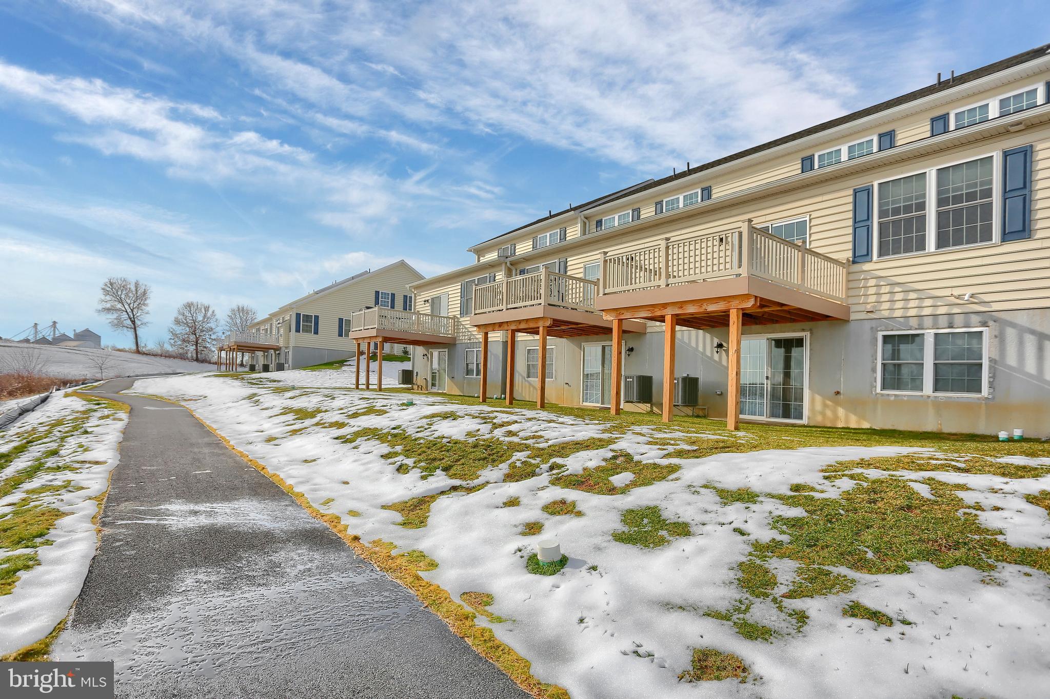 WOODS EDGE - Residential