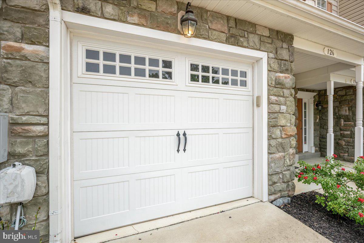 126 BACKSTRETCH WAY