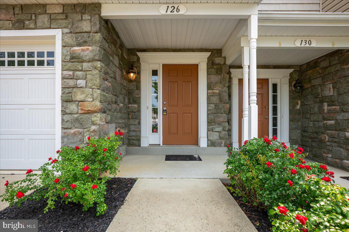 126 BACKSTRETCH WAY