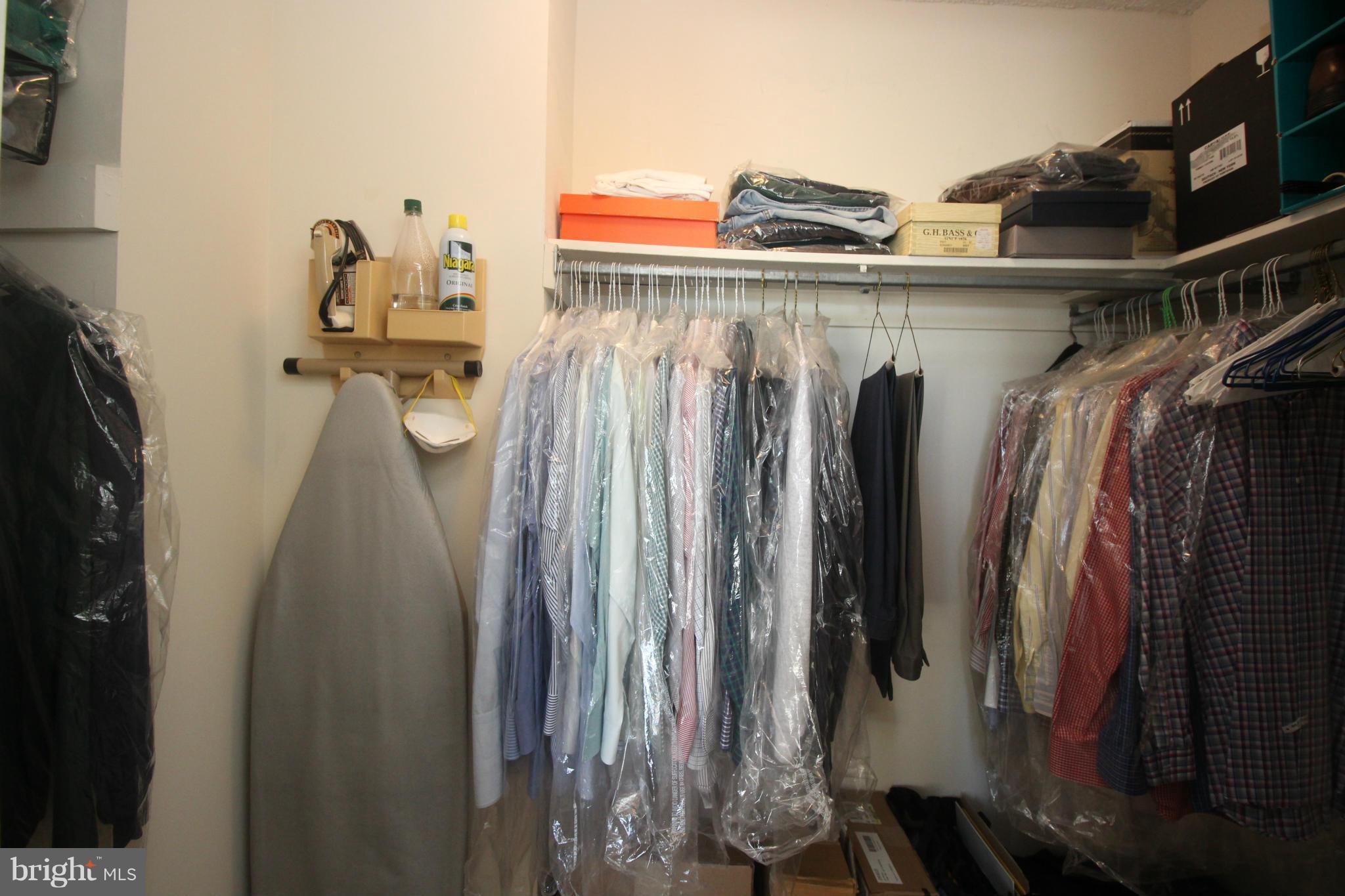 IDYLWOOD TOWERS - Residential