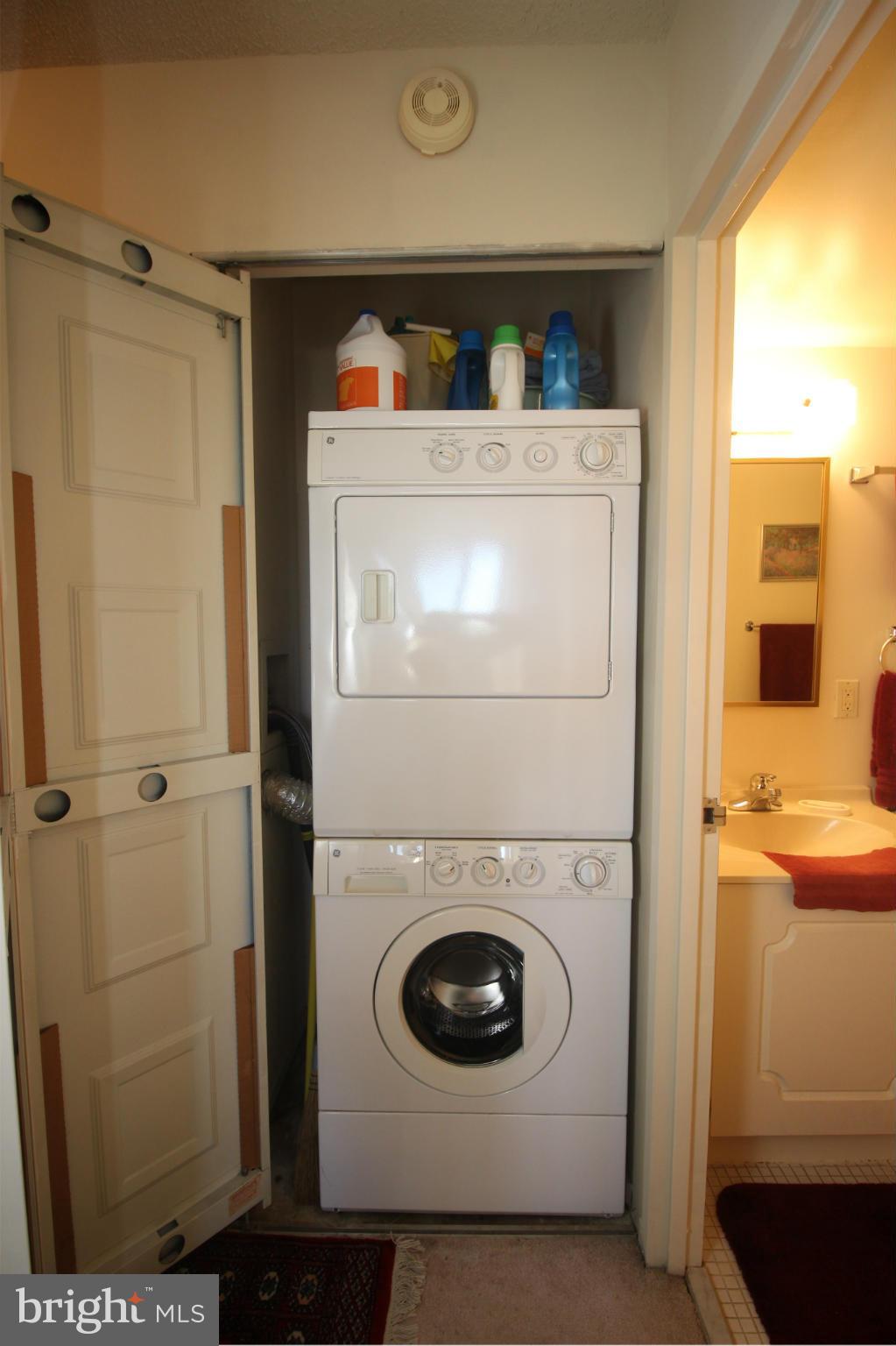 IDYLWOOD TOWERS - Residential