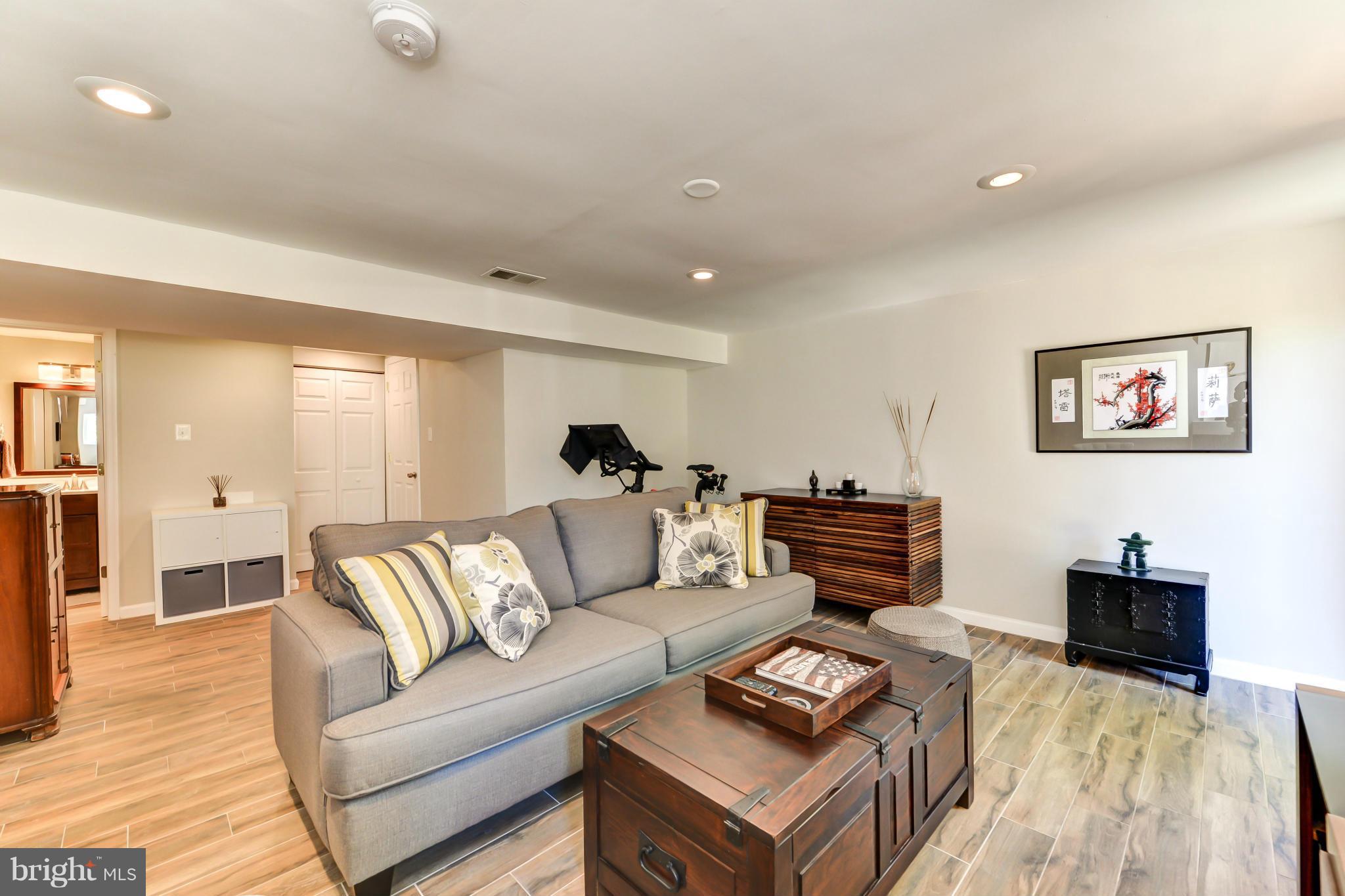 WARWICK VILLAGE - Residential