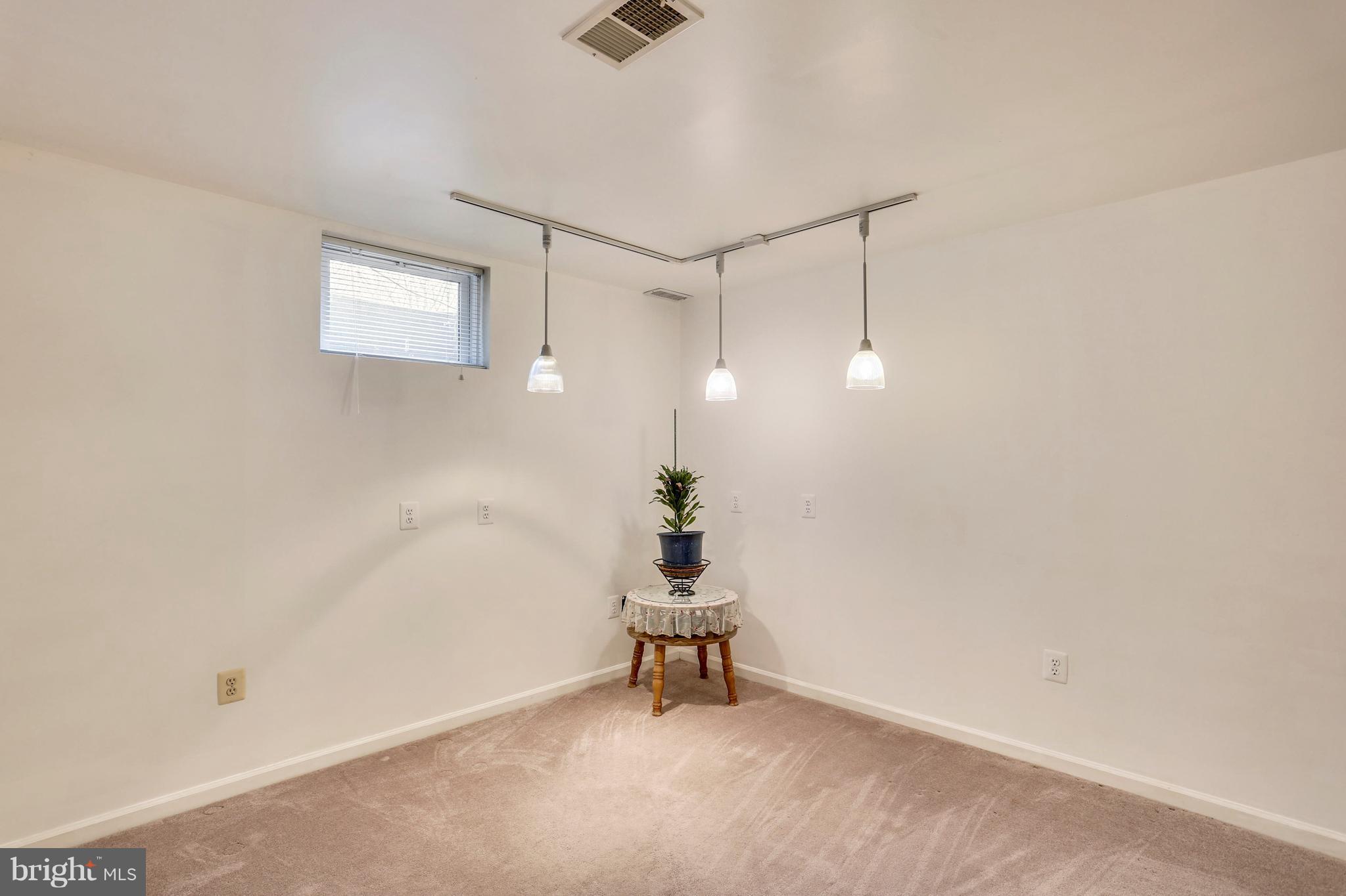 THE DOWNS - MONTG VILL - Residential