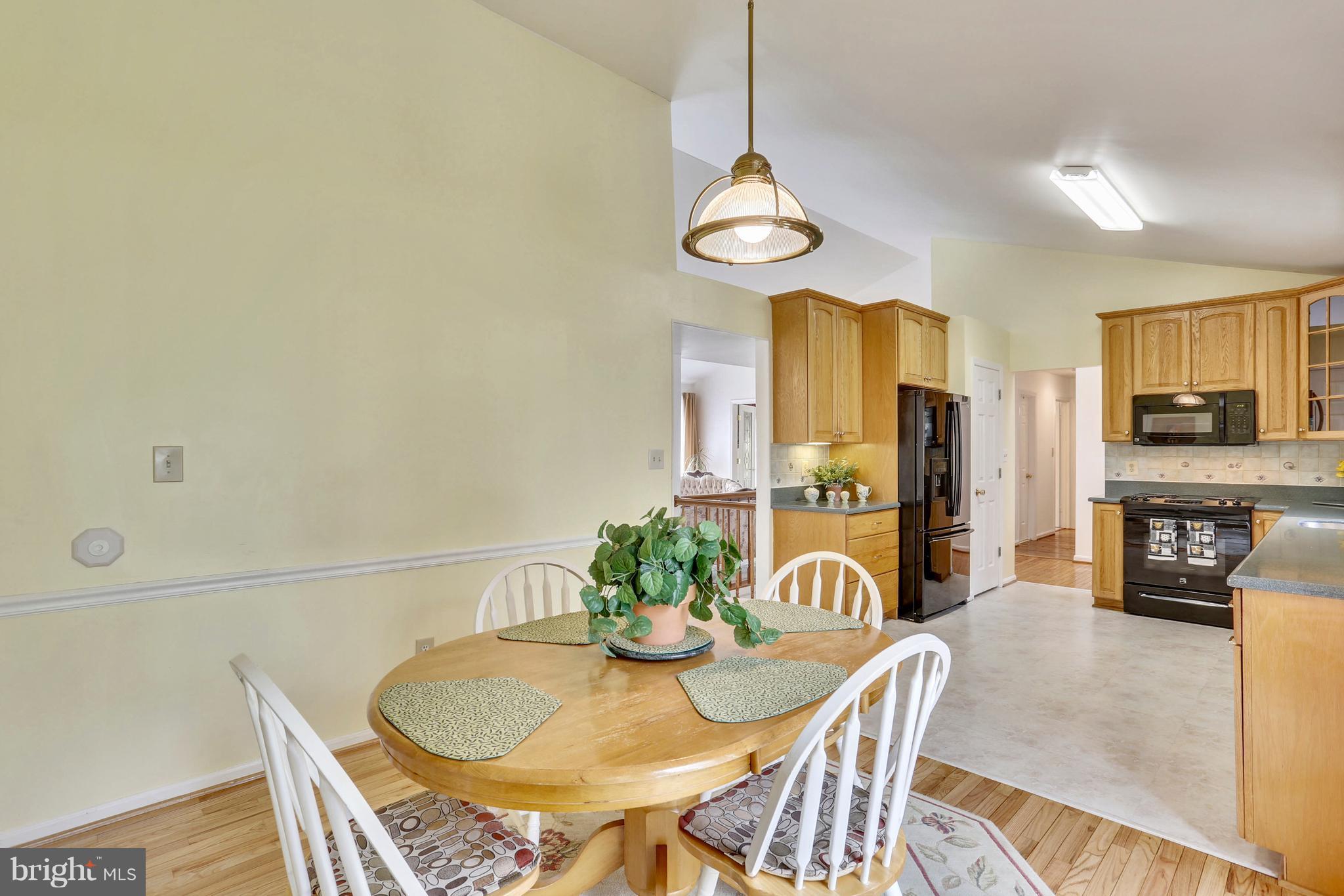 THE DOWNS - MONTG VILL - Residential