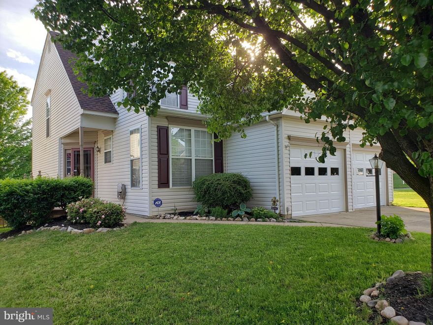 Available July 1, 2019. Andrew Leitch park/water park within 5 miles. Three supermarkets within 5 miles. Golf course within 5 miles. Marine Base Quantico and Army Fort Belvoir within 30 minutes, Pentagon within 45 minutes, Tile throughout the house. Beautiful patio and landscaping. Extra room in the basement with walk-in closet. Like new paint throughout the house. Minimum 12 month maximum 24 month rent.