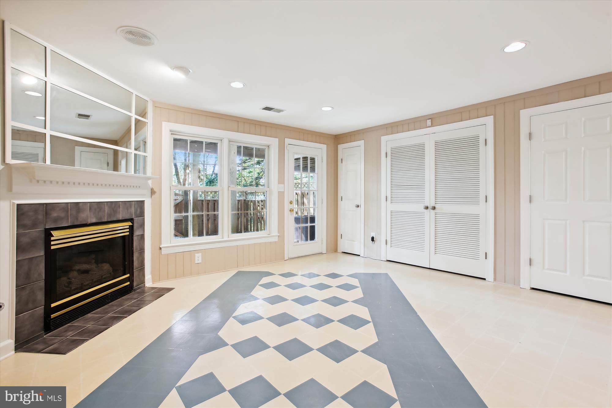 HUNTLEY MEADOWS - Residential