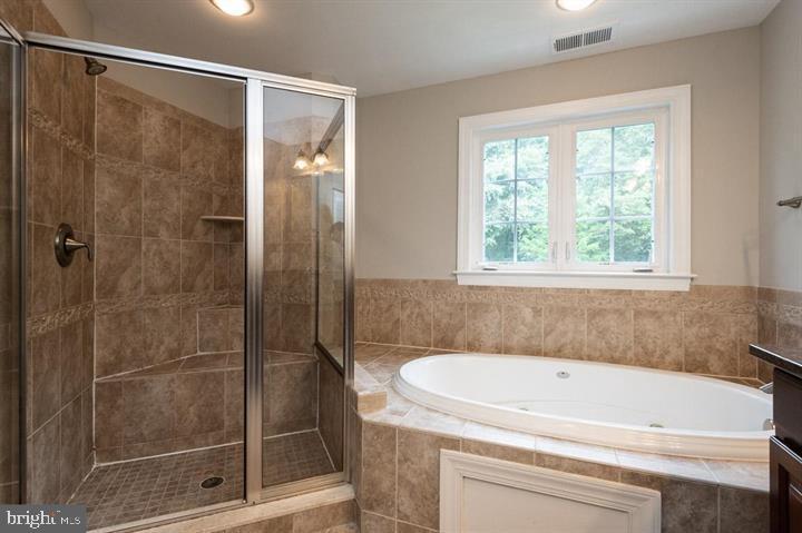 OAK CREEK CLUB GOLF COURSE - Residential Lease