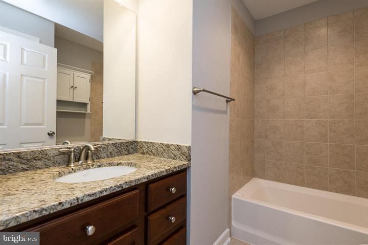 OAK CREEK CLUB GOLF COURSE - Residential Lease