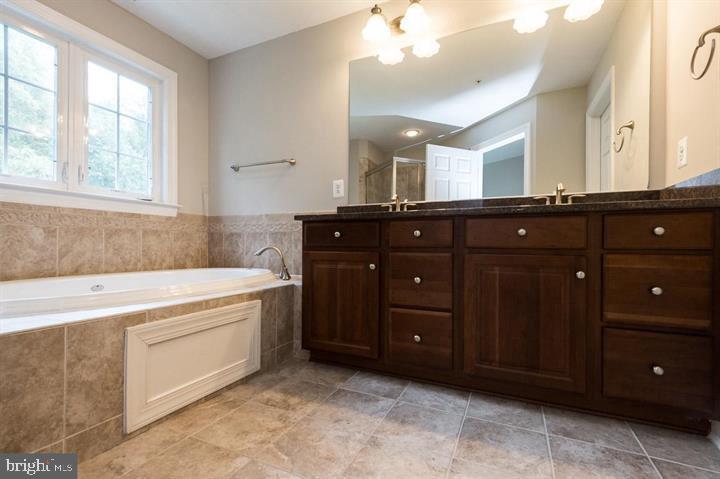 OAK CREEK CLUB GOLF COURSE - Residential Lease