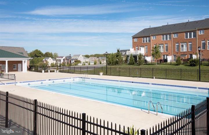 OAK CREEK CLUB GOLF COURSE - Residential Lease