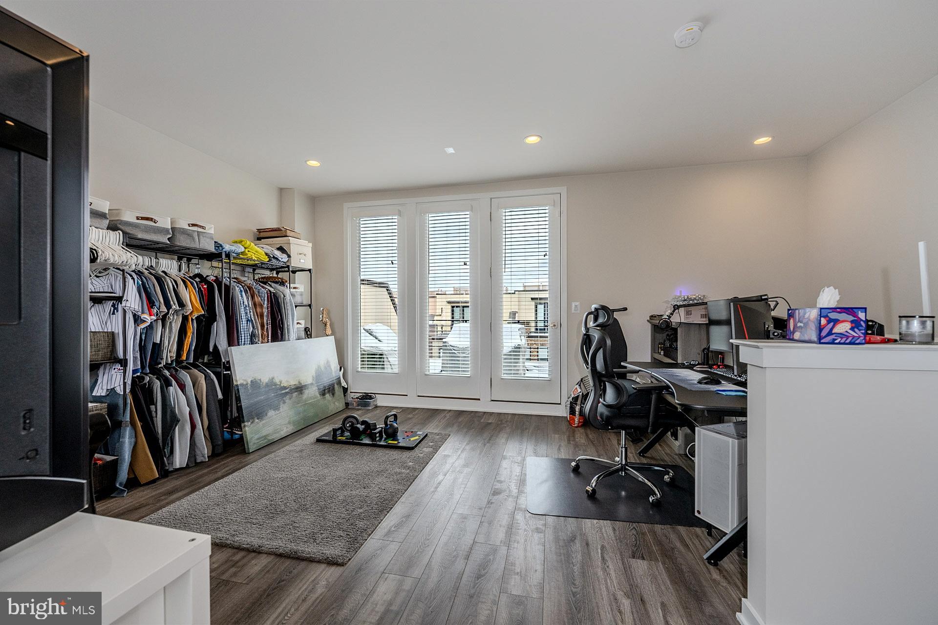 COMMONWEALTH PLACE AT WESTFIELDS - Residential