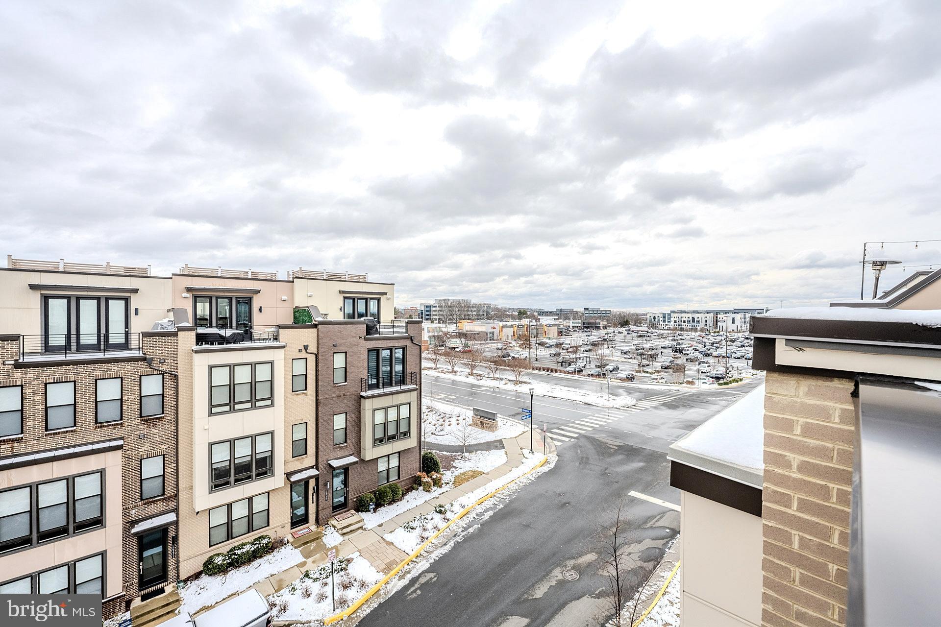 COMMONWEALTH PLACE AT WESTFIELDS - Residential