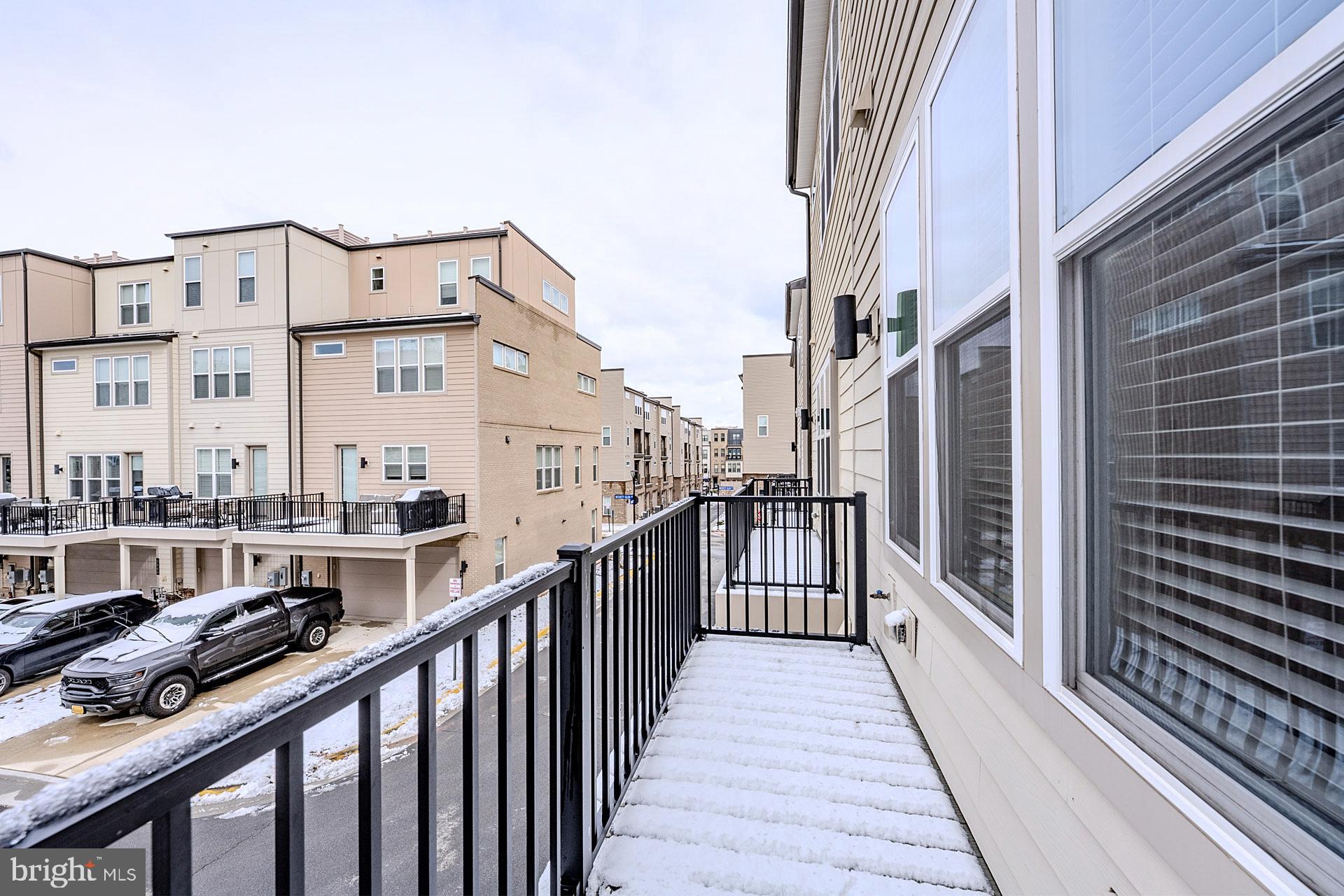 COMMONWEALTH PLACE AT WESTFIELDS - Residential