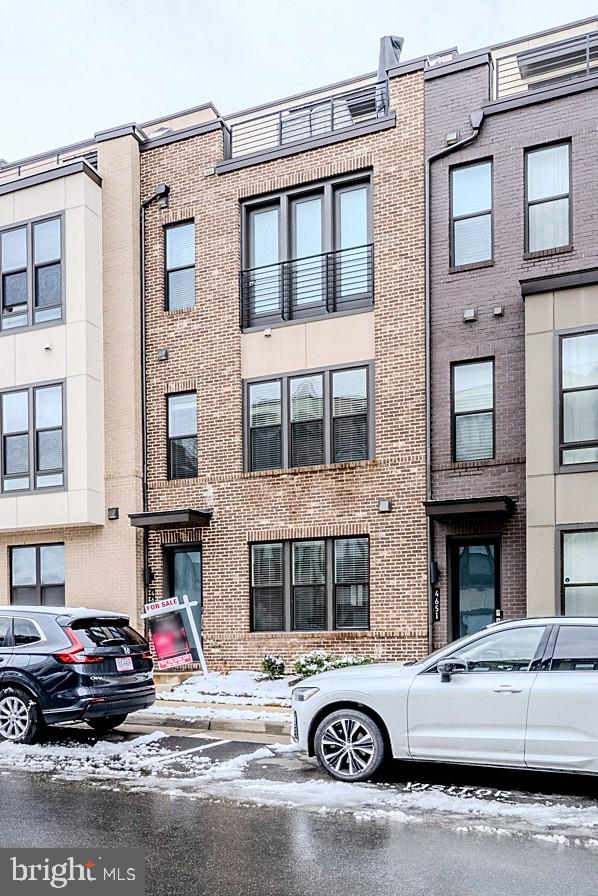 COMMONWEALTH PLACE AT WESTFIELDS - Residential