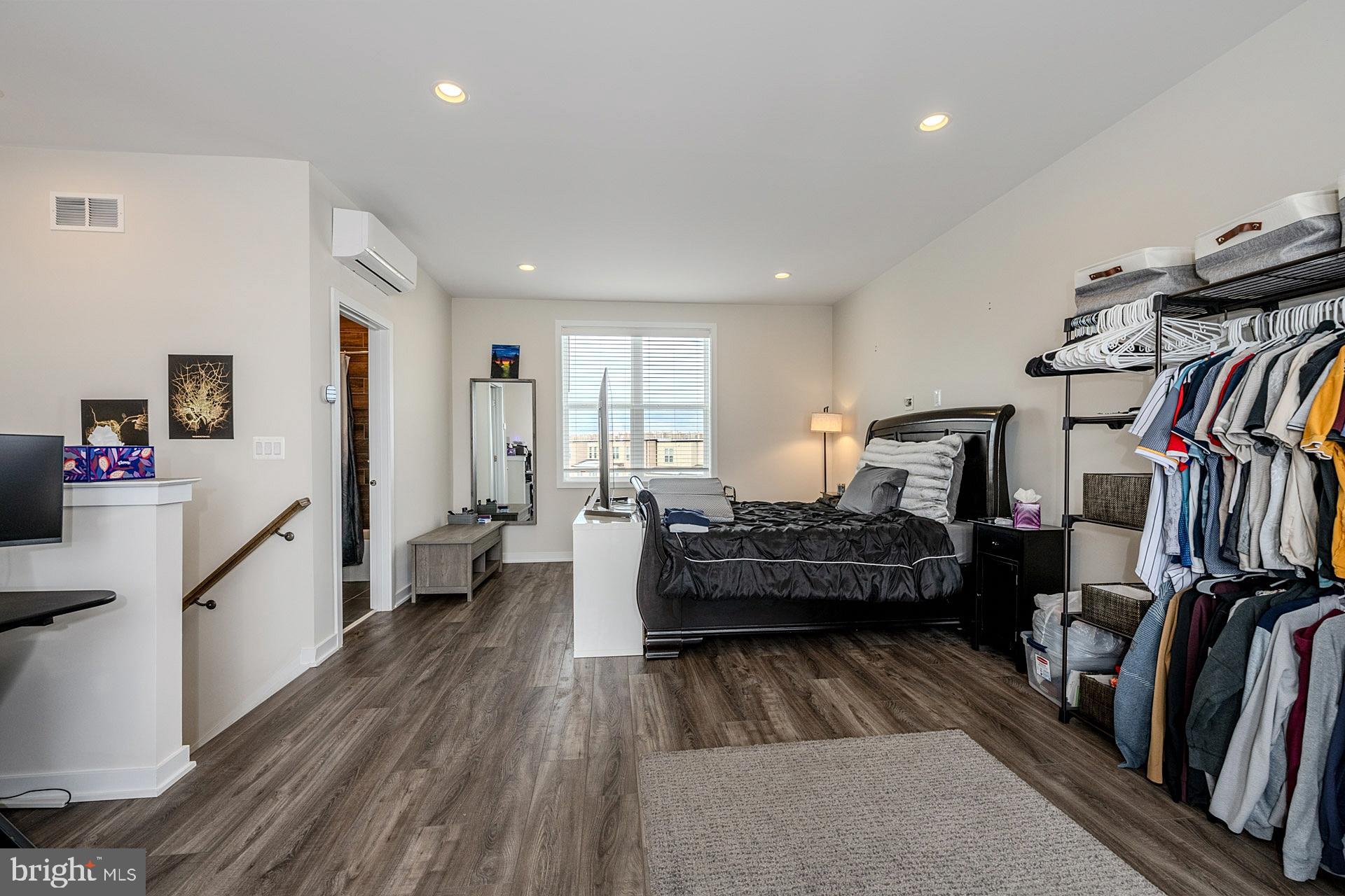 COMMONWEALTH PLACE AT WESTFIELDS - Residential