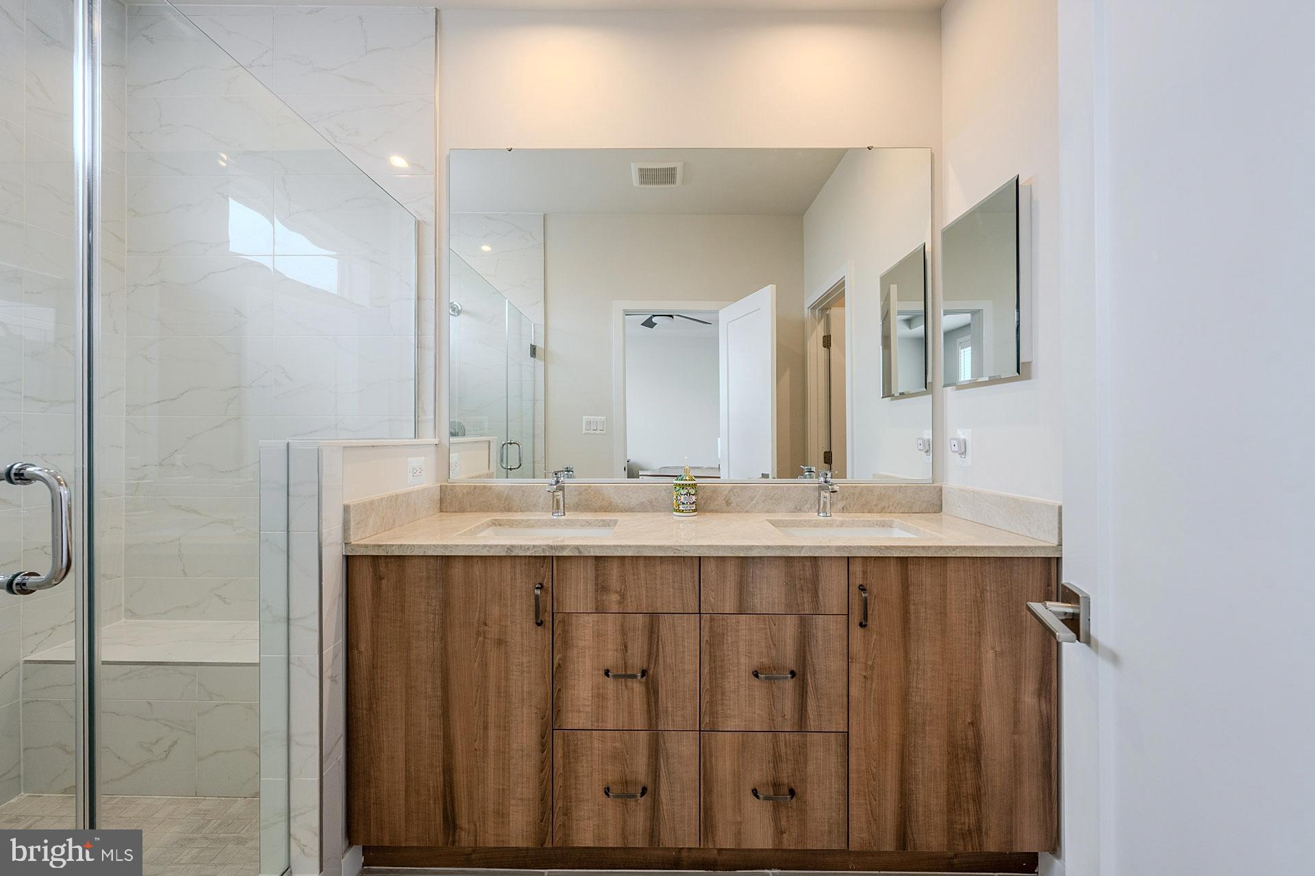 COMMONWEALTH PLACE AT WESTFIELDS - Residential