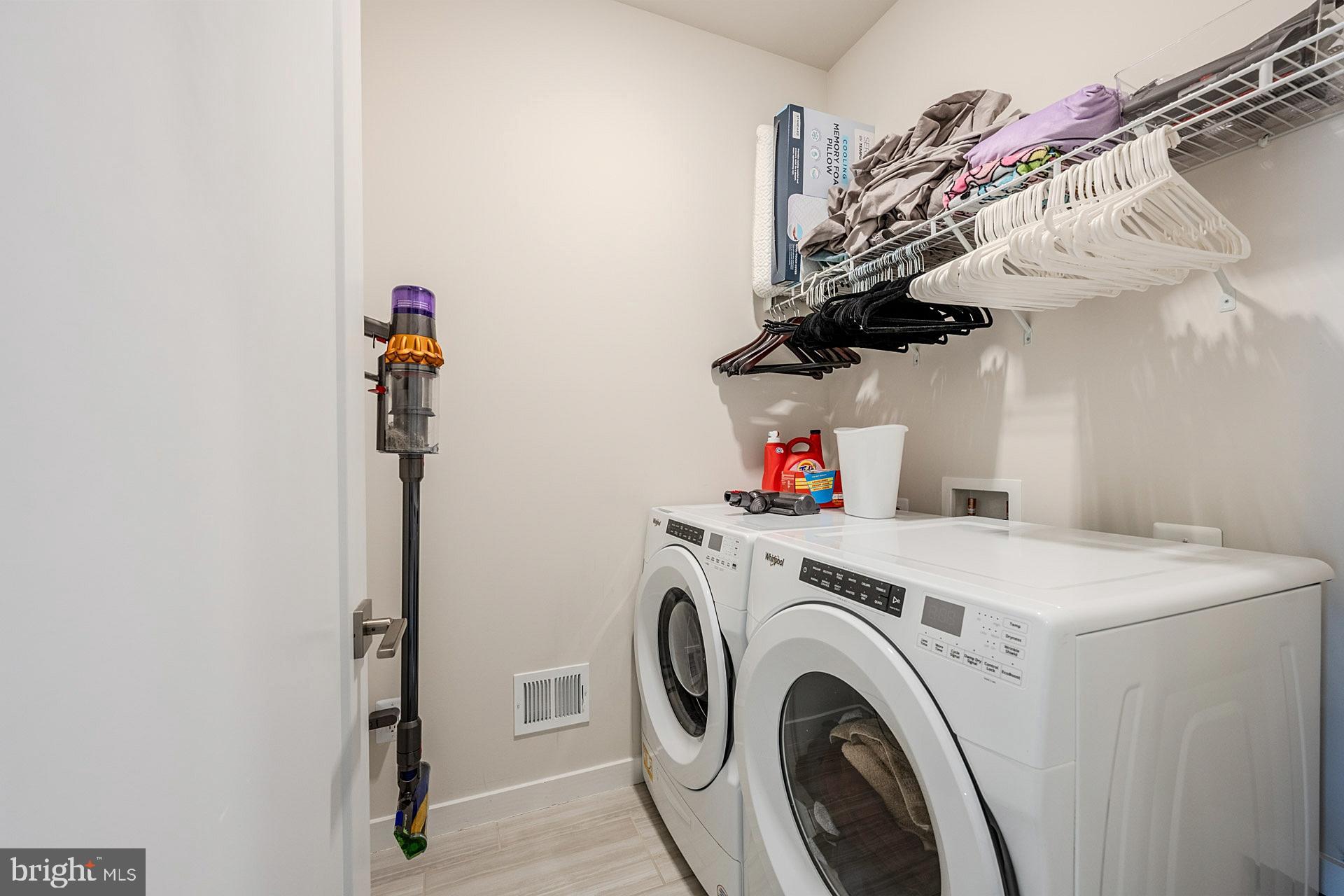 COMMONWEALTH PLACE AT WESTFIELDS - Residential