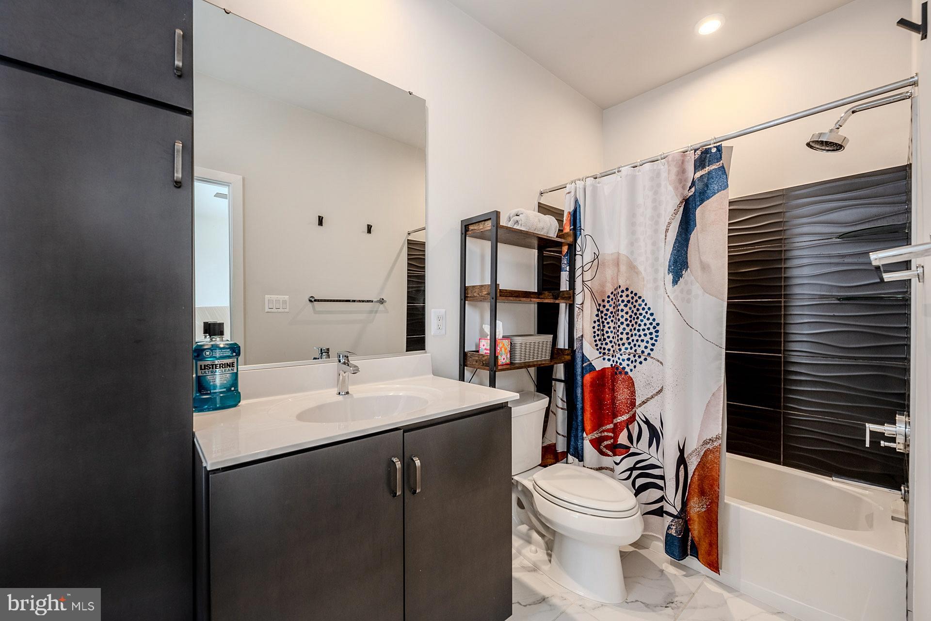 COMMONWEALTH PLACE AT WESTFIELDS - Residential