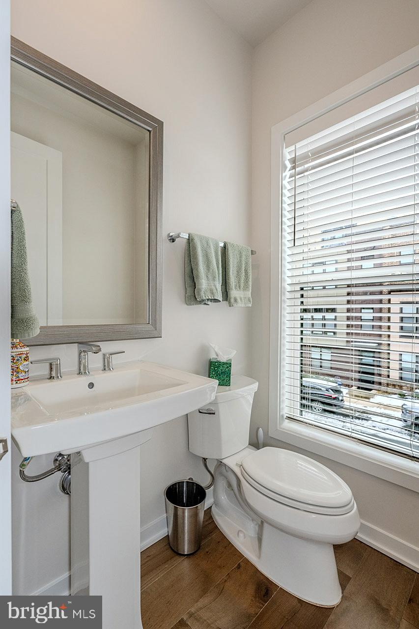 COMMONWEALTH PLACE AT WESTFIELDS - Residential