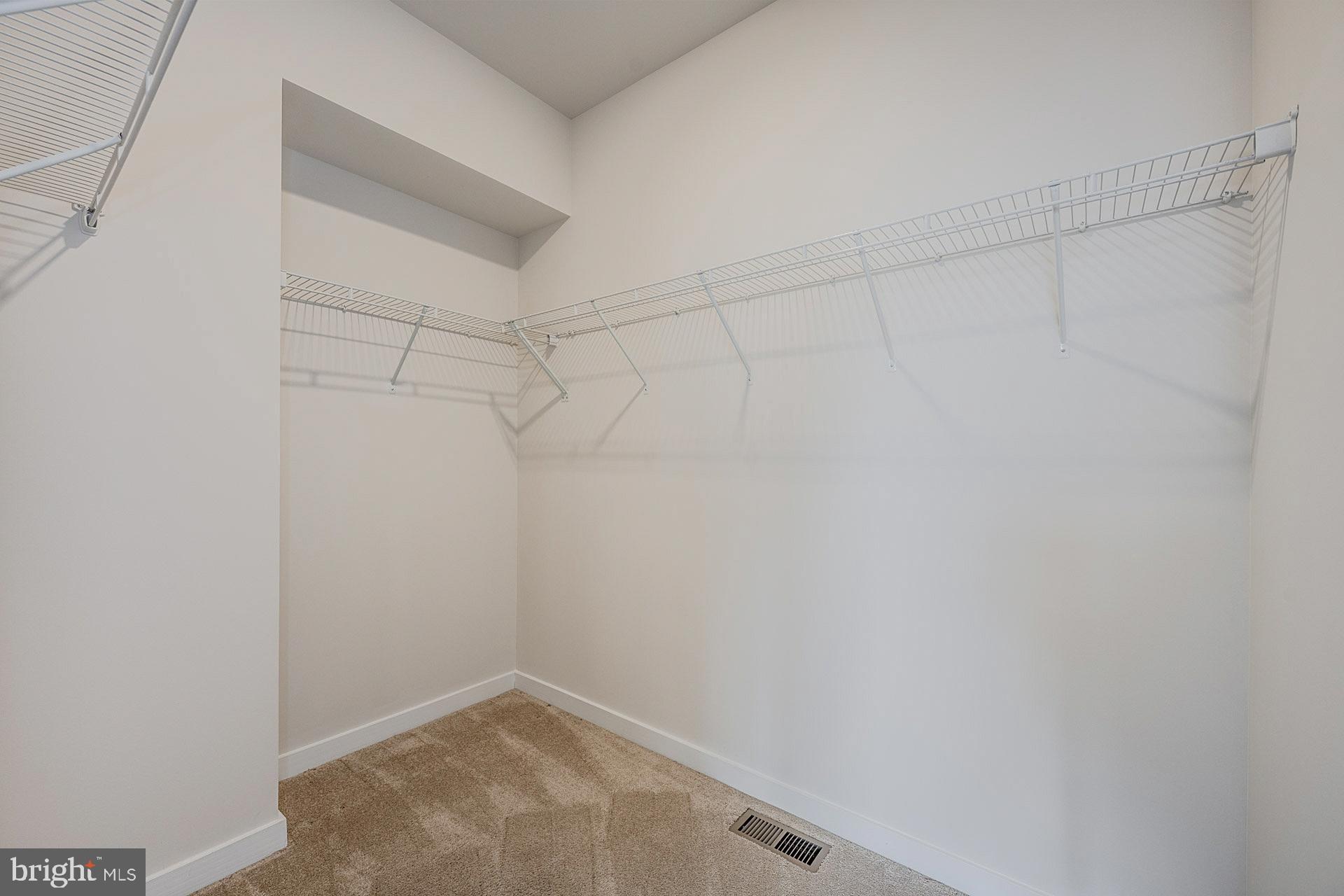 COMMONWEALTH PLACE AT WESTFIELDS - Residential