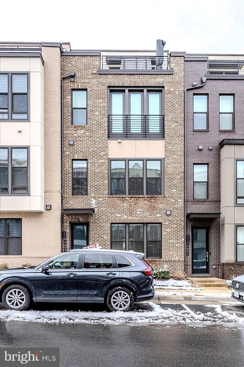 COMMONWEALTH PLACE AT WESTFIELDS - Residential