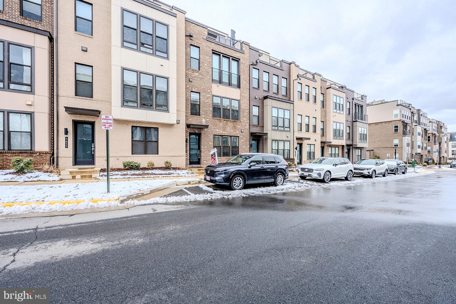 COMMONWEALTH PLACE AT WESTFIELDS - Residential