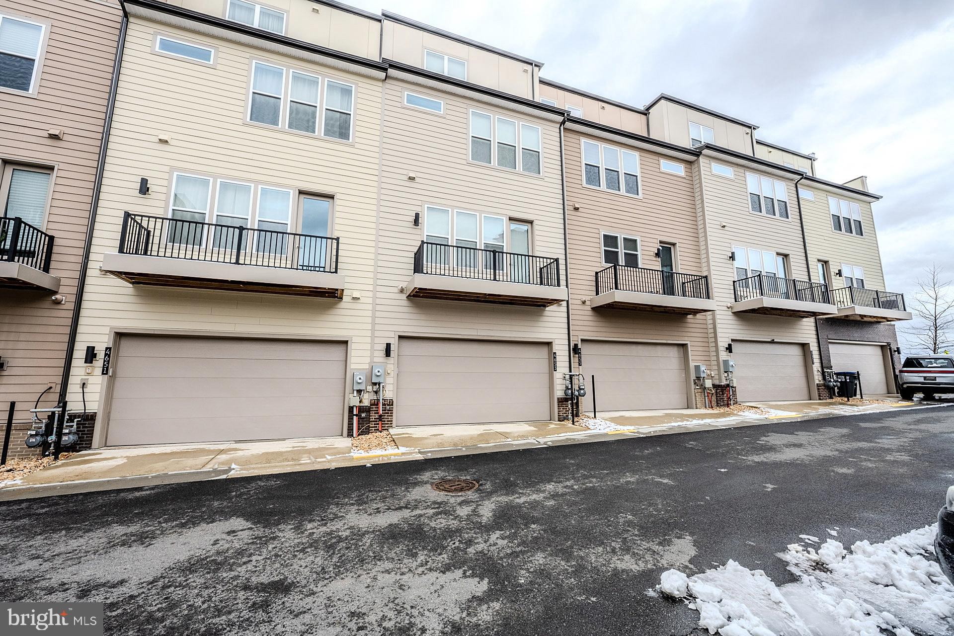 COMMONWEALTH PLACE AT WESTFIELDS - Residential