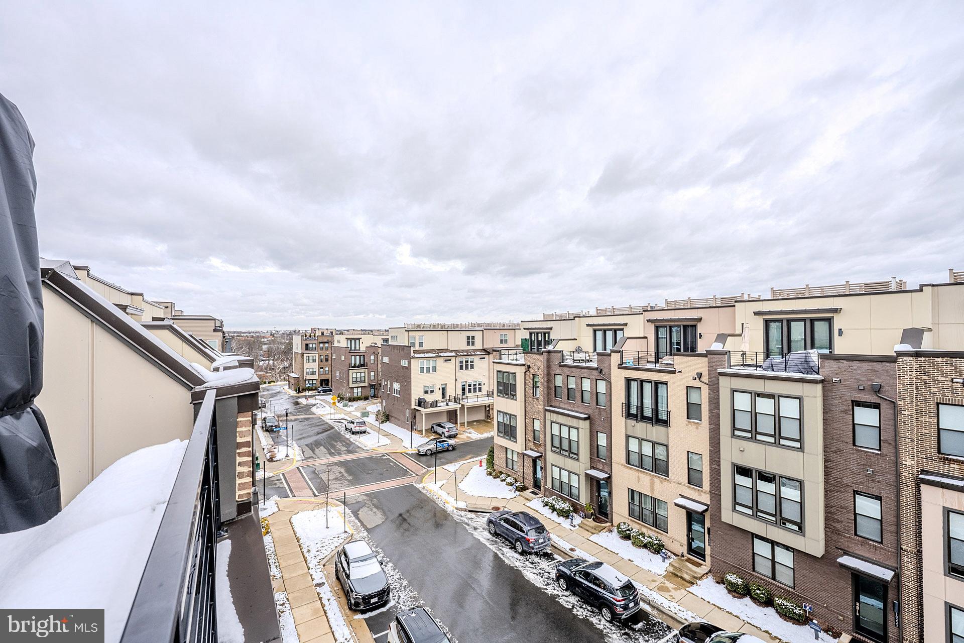 COMMONWEALTH PLACE AT WESTFIELDS - Residential