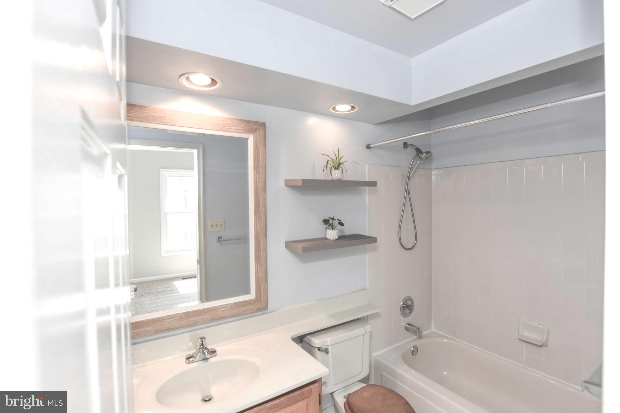 ASHBURN VILLAGE - Residential