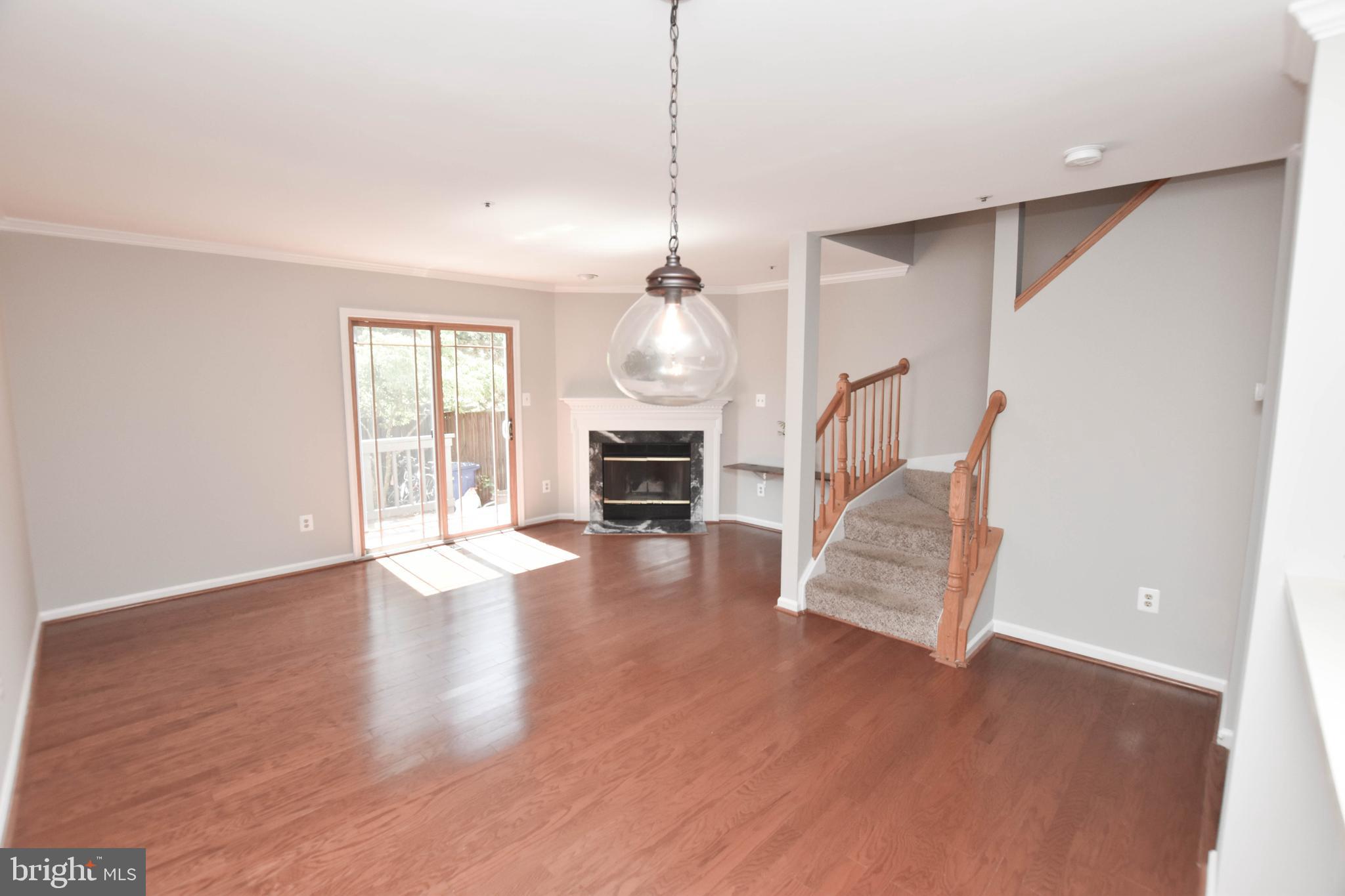 ASHBURN VILLAGE - Residential