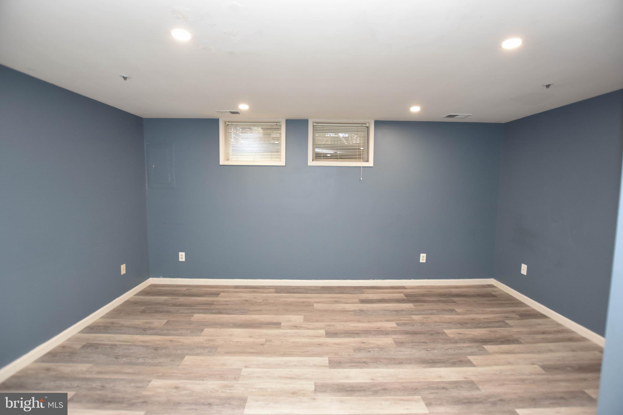 ASHBURN VILLAGE - Residential