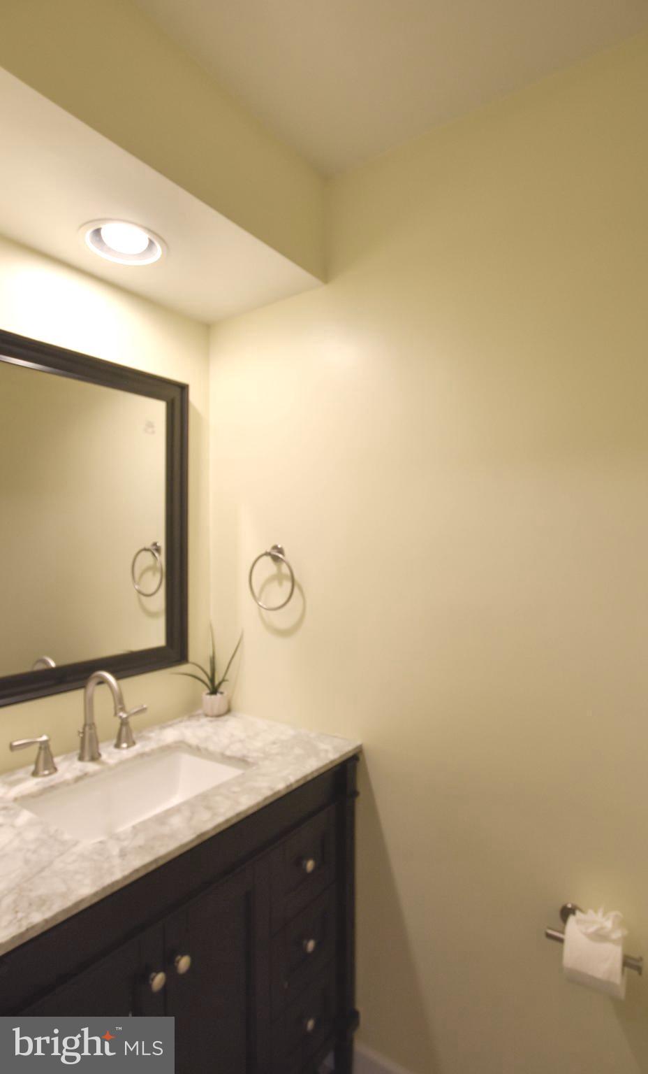 ASHBURN VILLAGE - Residential