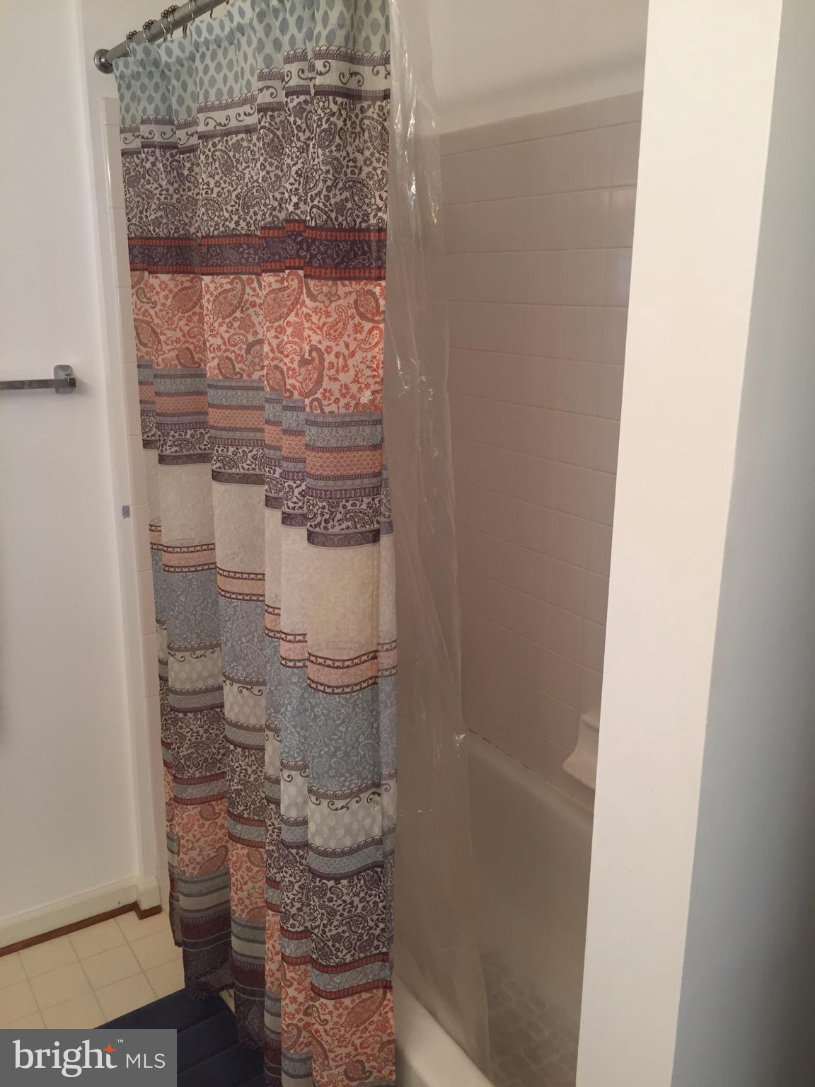 ISLAND CREEK - Residential Lease