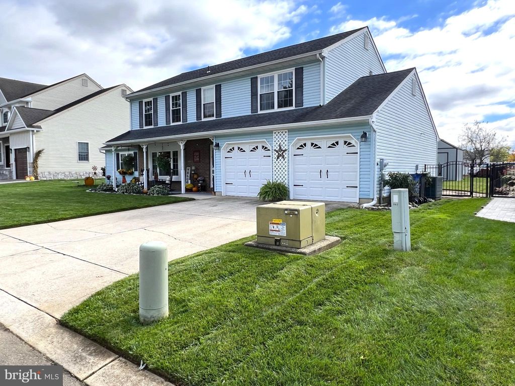 Photo of 144 W Robins Run W, SWEDESBORO, NJ 08085 (MLS # NJGL2065320)