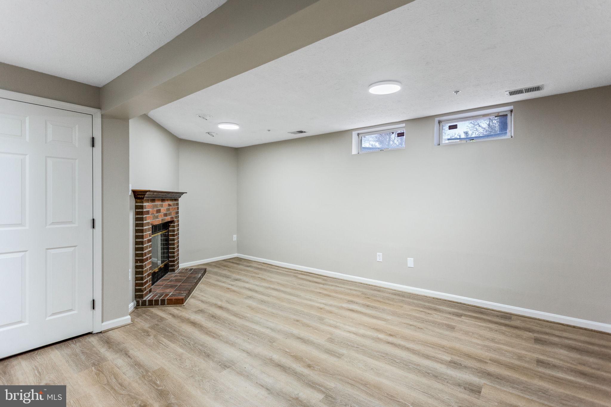 BRIGHTFIELD - Residential Lease