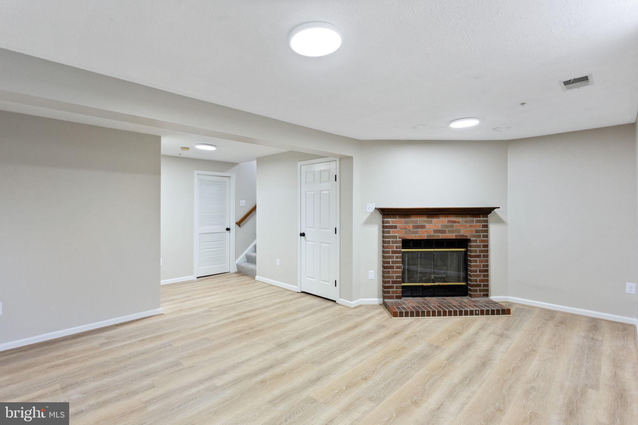 BRIGHTFIELD - Residential Lease